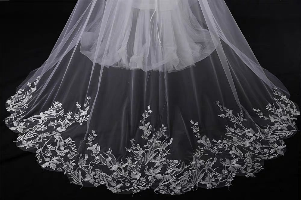 Luxury Lace Veil in double-tier (with comb)