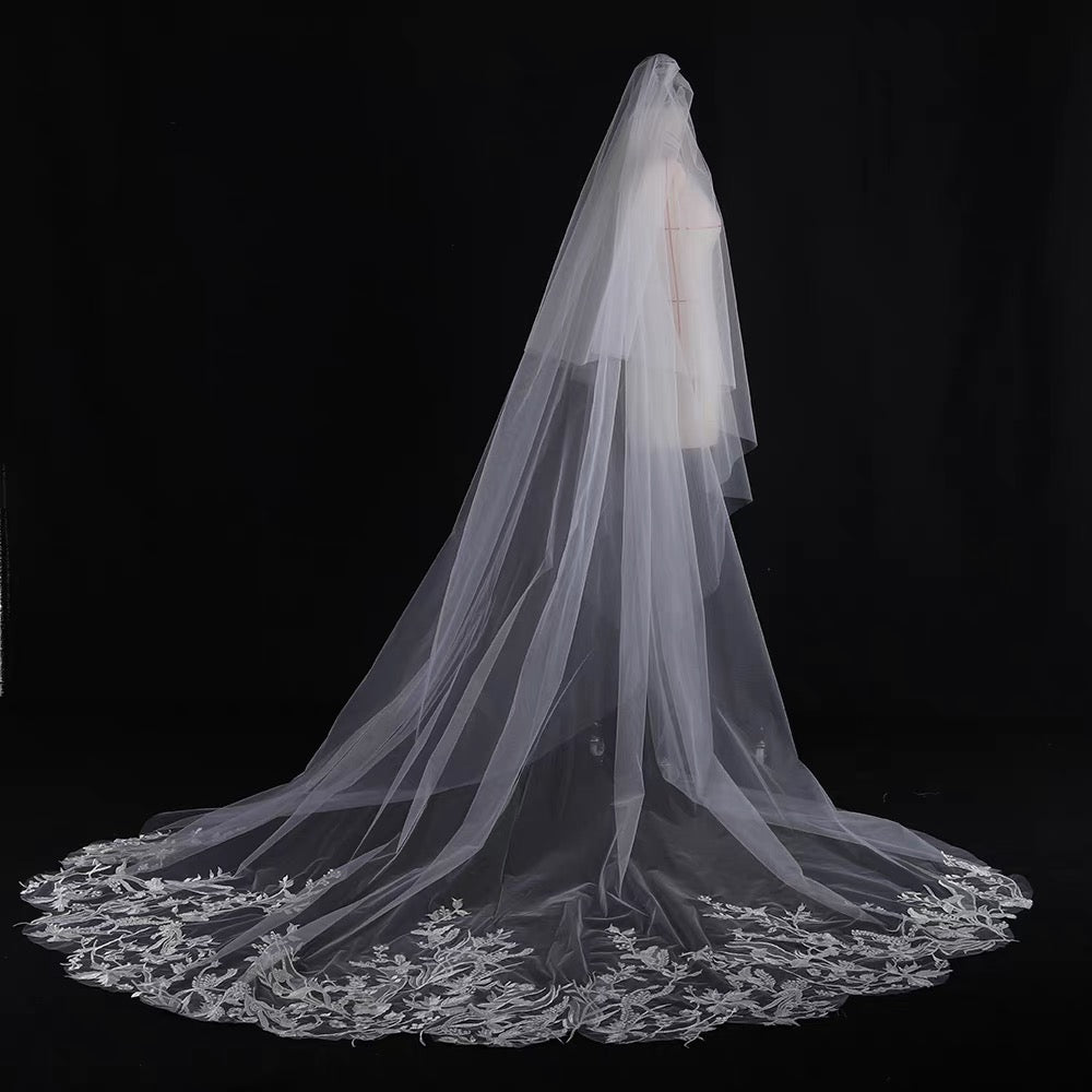 Luxury Lace Veil in double-tier (with comb)