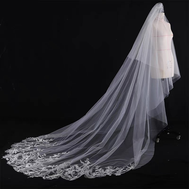 Luxury Lace Veil in double-tier (with comb)
